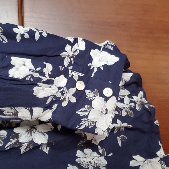 Unique soft button down - Picture 7 of 8